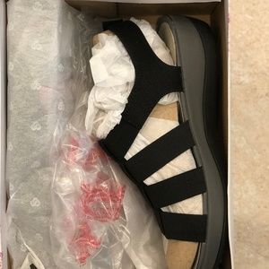 NIBCloudsteppers/CLARKS Women's ArlaShaylie Sandal